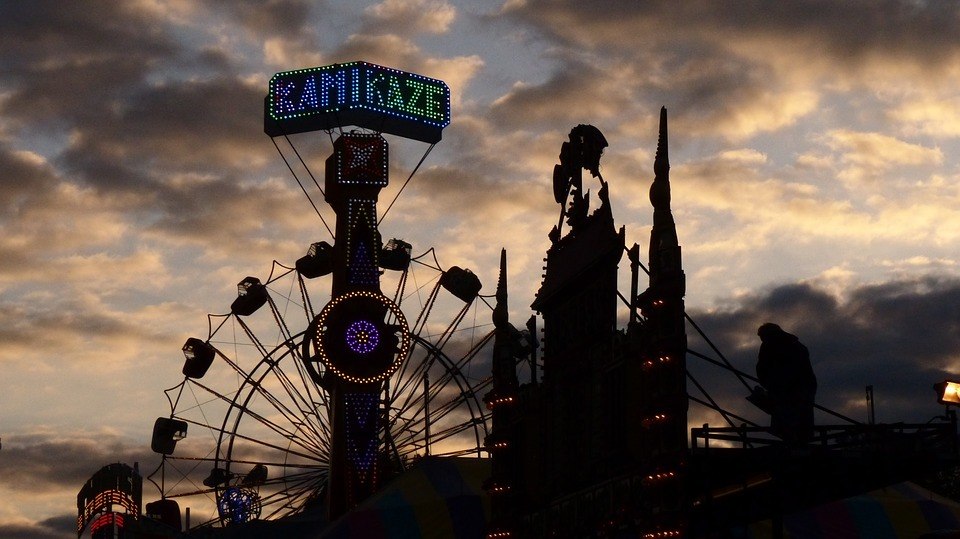 kamikaze-carnival-ride-amusement