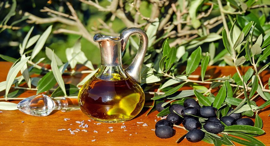 olive-oil-grapes-photography