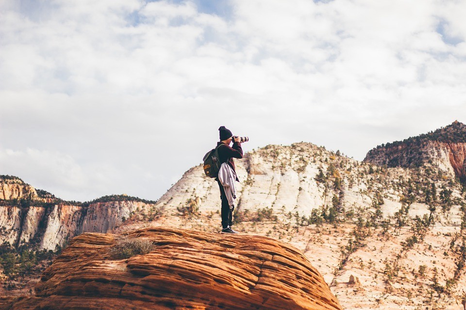 photographer-mountain-scenery